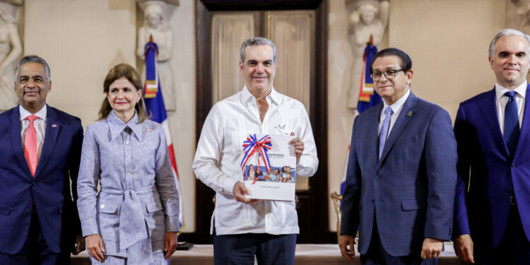 Presidente Abinader encabeza lanzamiento del Plan Estratégico Salud 2030