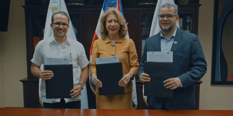 Sur Futuro y FEDA desarrollarán proyectos en beneficio de productores agrícolas de la región Sur del país