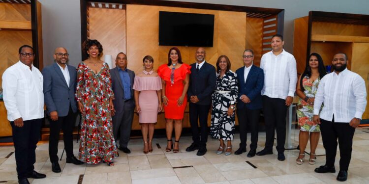 Adompretur felicita al periodista turístico en su día